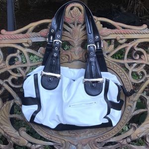 Black and white leather B. Makowsky purse